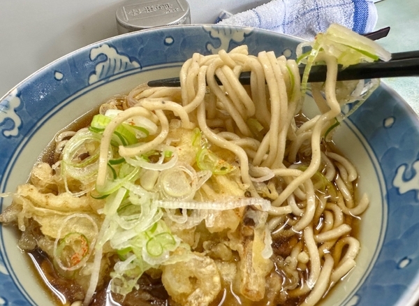 蕎麦を手繰る