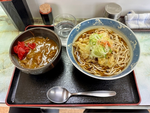 セット【えびかき揚げそば&ミニカレー丼】(700円)