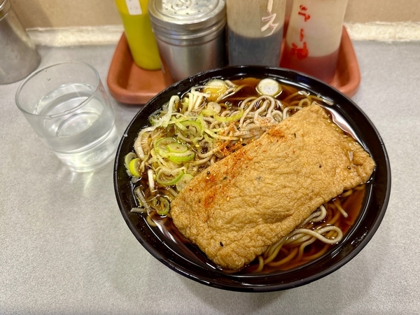 きつねそば(450円)+大盛(80円)