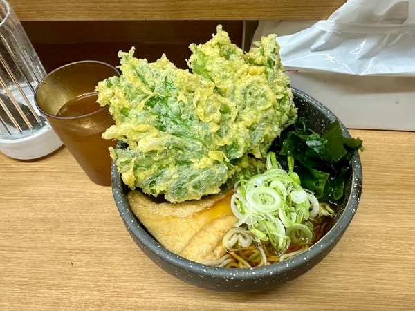 きつね【油揚げ】そば(450円)+あしたば天(140円)