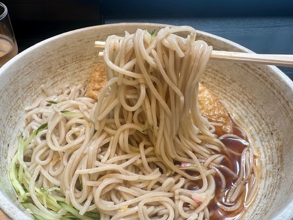 蕎麦を手繰る