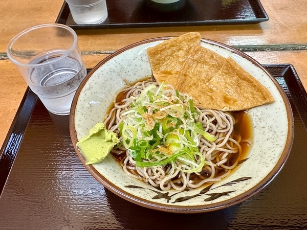 冷しきつねそば(460円)