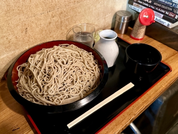 茨城県産常陸秋そば 地粉切り【特盛800g】(1000円)+鯖出汁変更(0円)