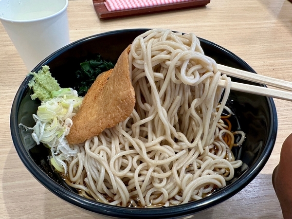蕎麦を手繰る