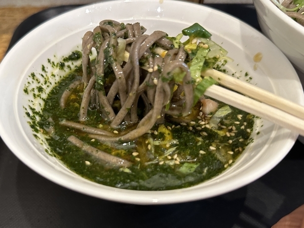 蕎麦を手繰る