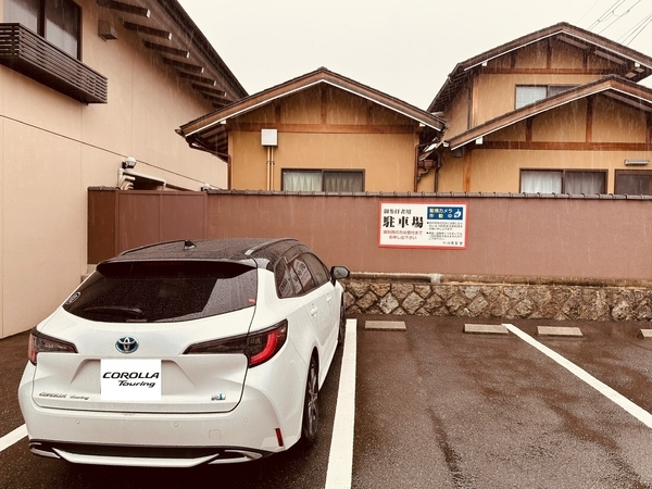六波羅蜜寺駐車場のカローラツーリング