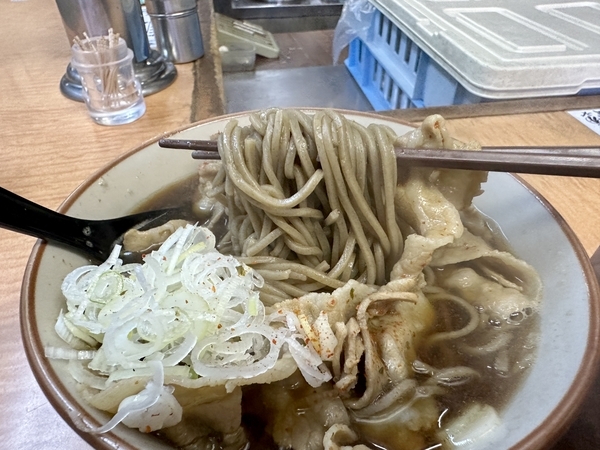 蕎麦を手繰る