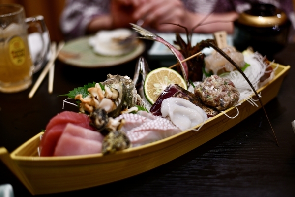 御造り・地魚盛合せは舟盛