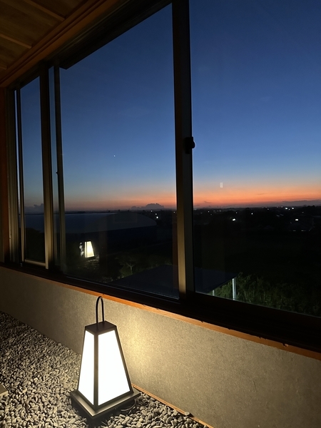 夕方のラウンジ