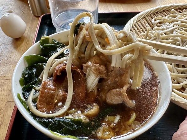 蕎麦を手繰る