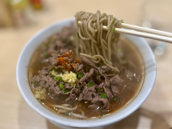 蕎麦を食べる