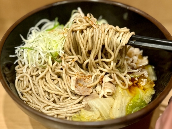 蕎麦を手繰る
