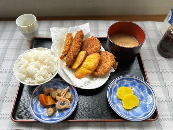 フライ定食(700円)