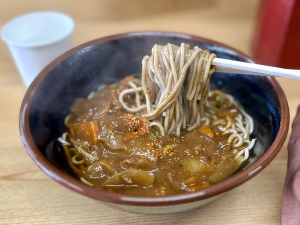 大カレーそばを手繰る