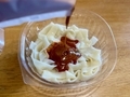 麺にスープをかける