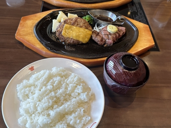 ハンバーグとカットステーキランチ(2816円)