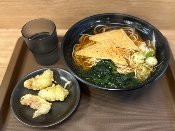 きつねそば(510円)+ゲソ天(150円)+大盛券(100円)