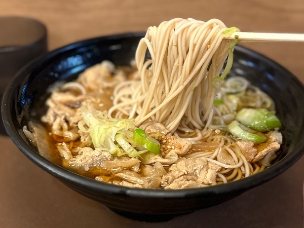 肉そば大を手繰る