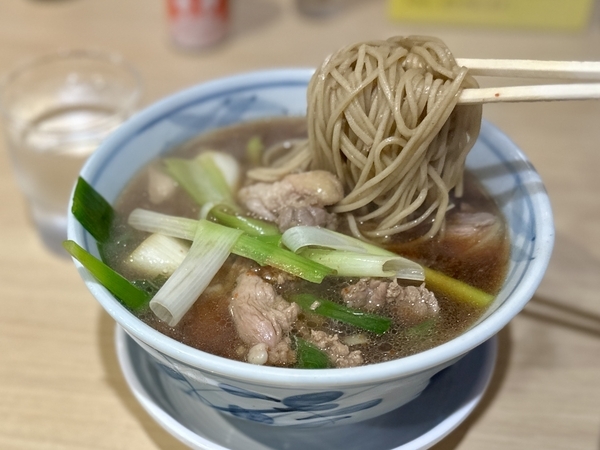 鴨南蛮そばを手繰る