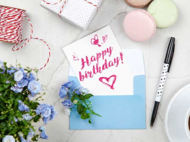 中学生女子にウケる！面白い誕生日メッセージのコツ