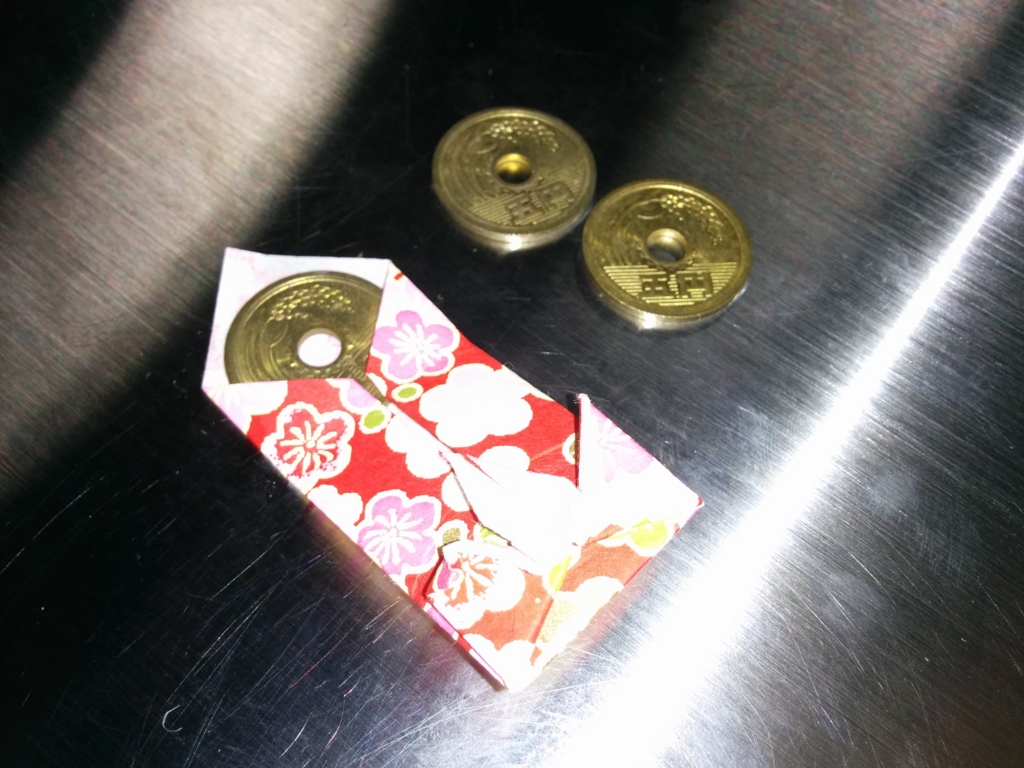 海外の人にプレゼント 折り紙と五円玉でご縁のあるお守りを作る方法 簡単5分 保存版 一生つなわたり