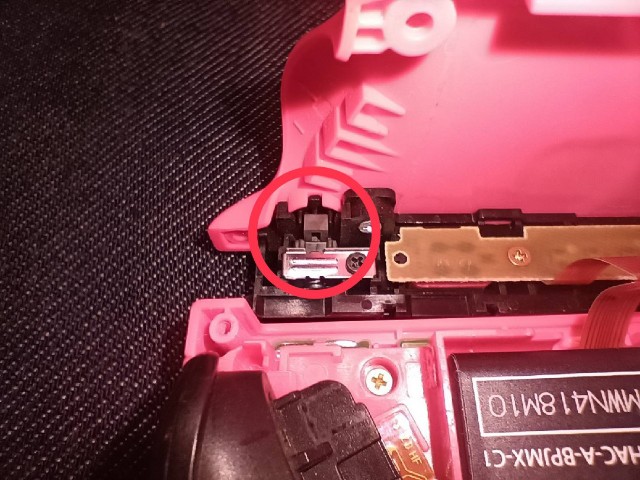 SwitchのJoy-Conが本体からすぐに外れてしまう問題を解決するにはコレ