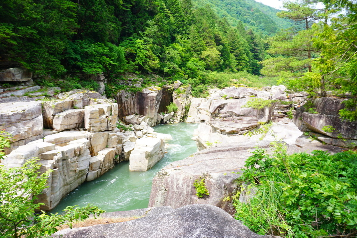 寝 覚 の 床
