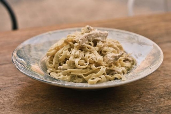 ホワイトソースパスタのイメージ