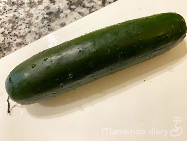 洗った後のキュウリ