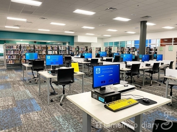 図書館のパソコン