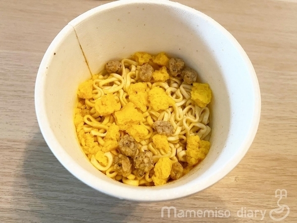 調理後のカップヌードル