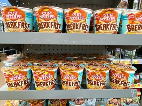 カップヌードルの棚