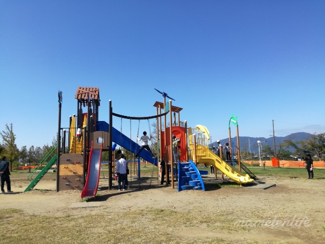 吉田ふれあい広場の大型遊具