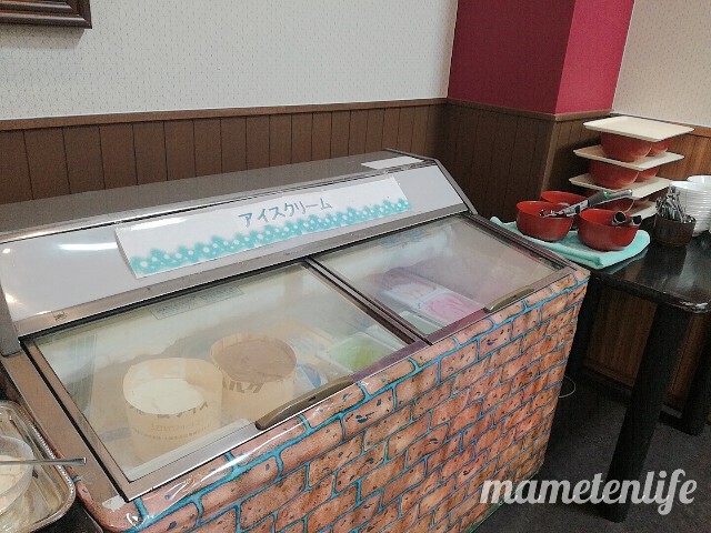 新潟ふるさと村番屋亭ランチバイキングのアイスのケース