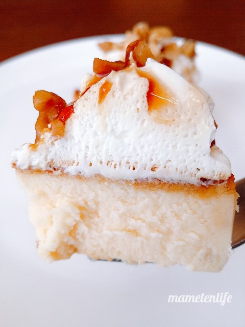 ローソンプレミアムバスチーのトッピングとバスチーを食べたところ