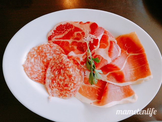 ラ・ポルタブルー(Pizzeria eBar LA PORTA BLU)の生ハムやサラミの盛り合わせ