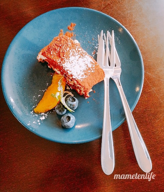 ラ・ポルタブルー(Pizzeria eBar LA PORTA BLU)のティラミスを上からみたところ