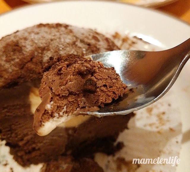 サイゼリアトリフアイスクリームのヘーゼルナッツのアップ