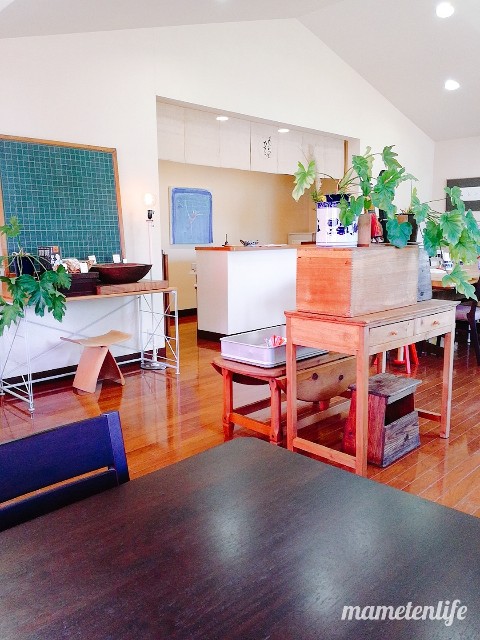 あんみつ屋カフェの店内