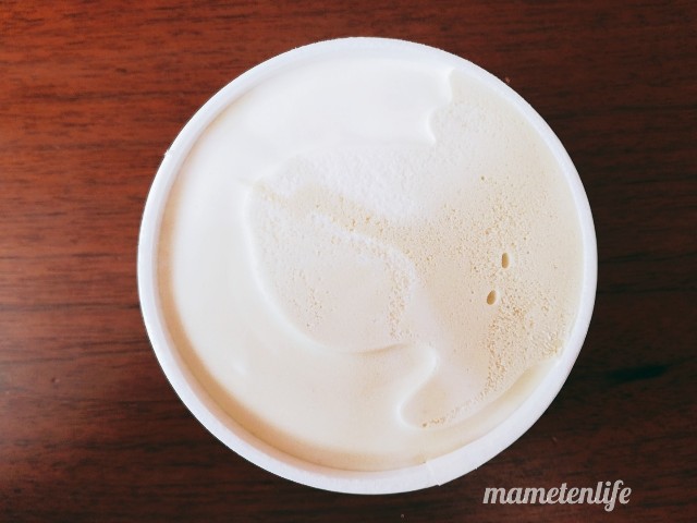 森永乳業MOU（モウ）スペシャルピスタチオのフタを開けたところ
