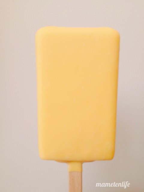 ファミリーマートフローズンスイーツスイートポテトを袋から出したところ