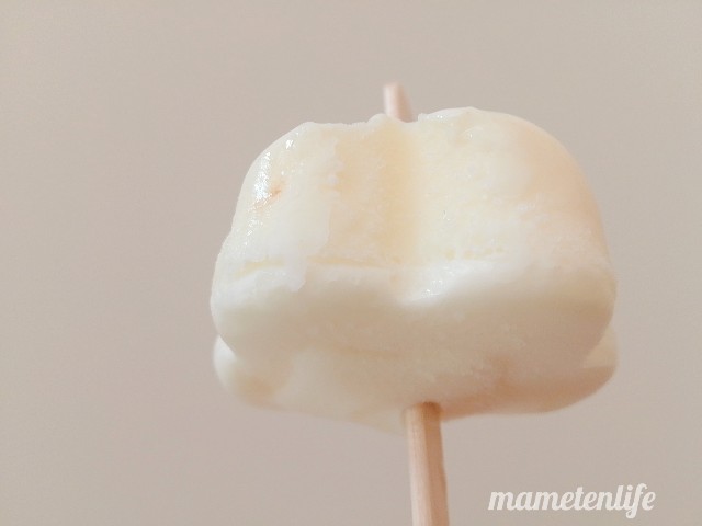 丸永製菓あいすまんじゅうクリームチーズのクリームチーズアイス部分