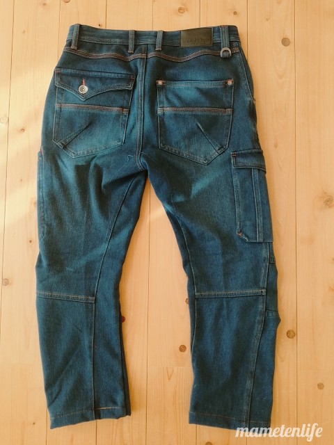 ワークマン4D防風ウォームパンツSTRETCHの後ろ