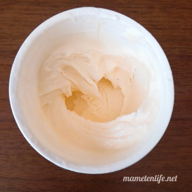 ヤスダヨーグルトのフローズンヨーグルトを練ったもの