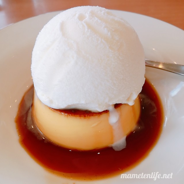 サイゼリヤのミルクジェラートをイタリアンプリンにのせたところ