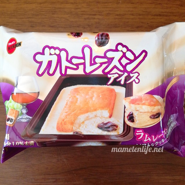 ブルボンガトーレーズンアイスのパッケージ