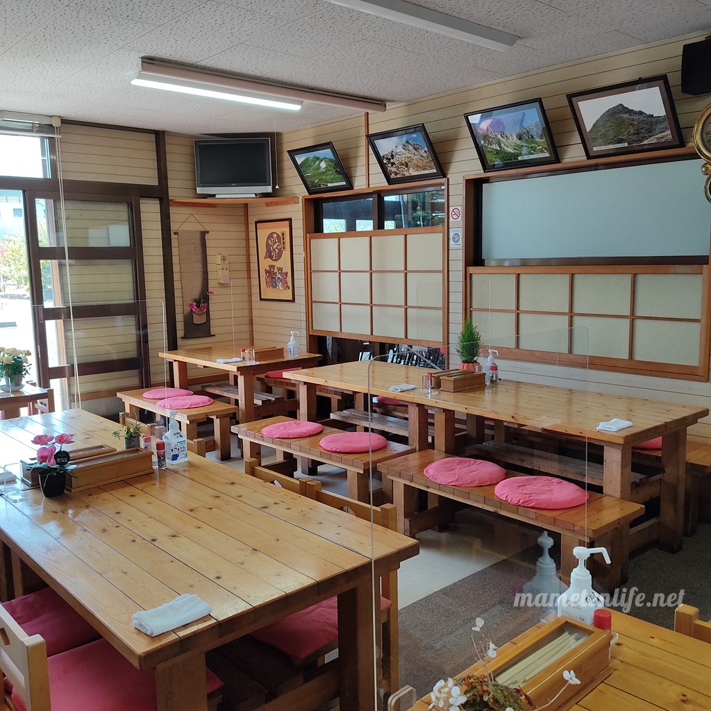 道の駅花夢里にいつの川根のたぬき小屋の店内