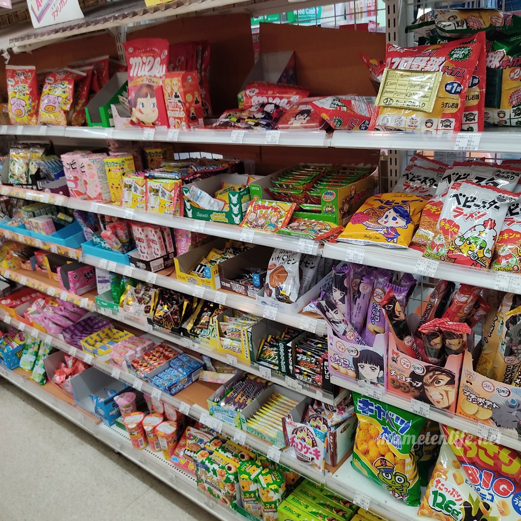 デイリーヤマザキ新潟大島店 懐かしおもしろ店内に充実した品揃えのスゴいコンビニ まめてんライフ