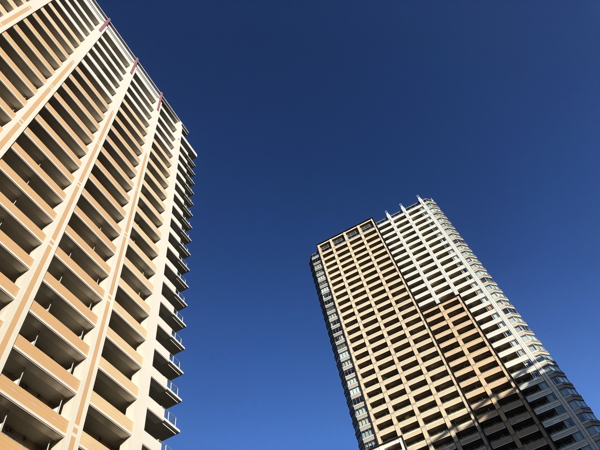 タワーマンションと空