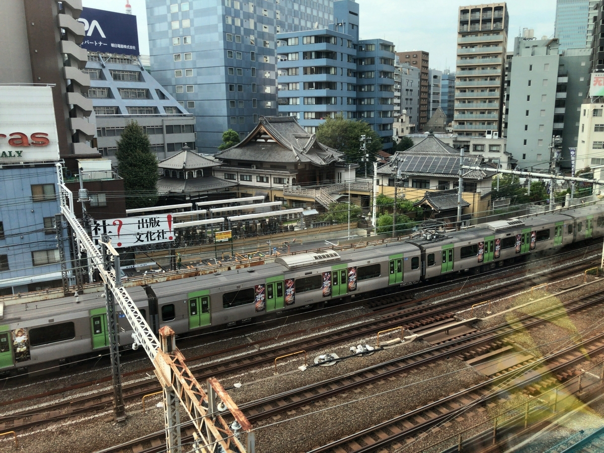 東京モノレールから山手線が見える